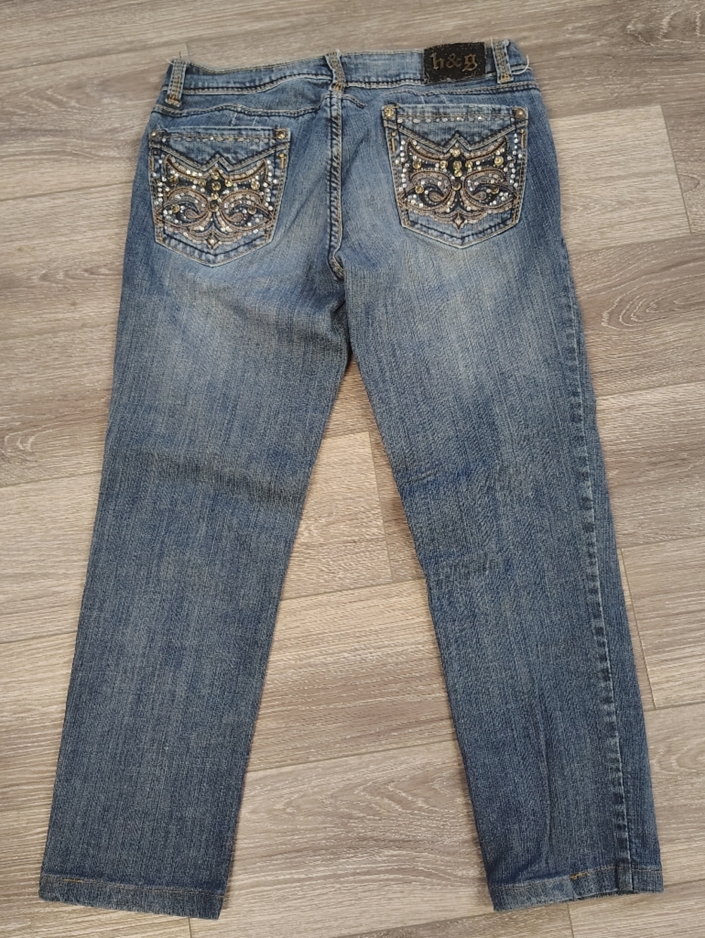 H & G Embellished Back Pocket Women’s Blue Jean Capris Size 11